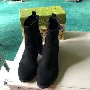 Divided Suede Ankle Boots black